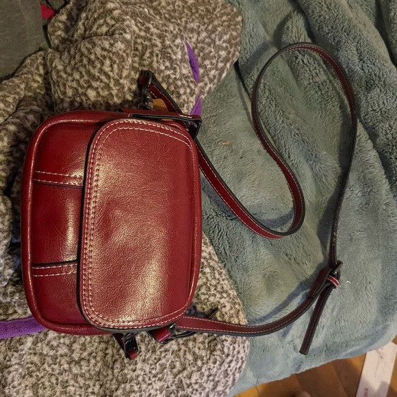 Handbags - Elegant Burgundy Leather Crossbody Bag